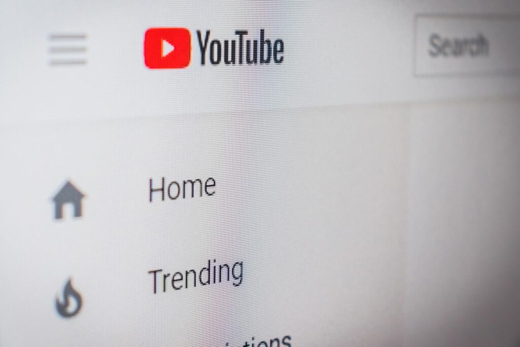 База клієнтів YouTube каналу